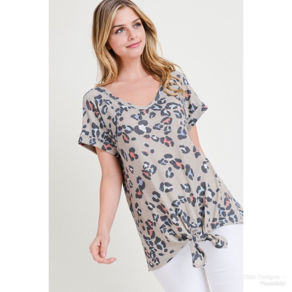 ❤️LAST 1! Animal Print V Neck Top Front Tie Top! - Picture 2 of 6